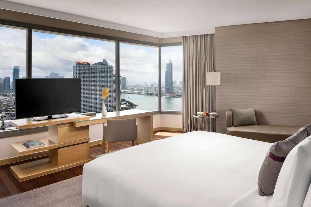 Avani Riverside Bangkok Hotel 12/72