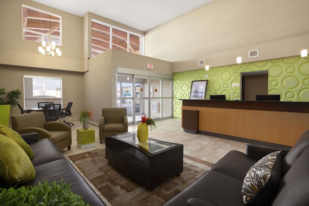 Home Inn and Suites Lloydminster 31/50
