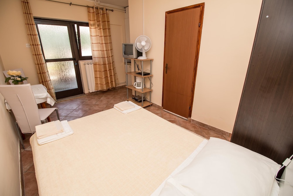 APARTMENT DIVNA 13/66