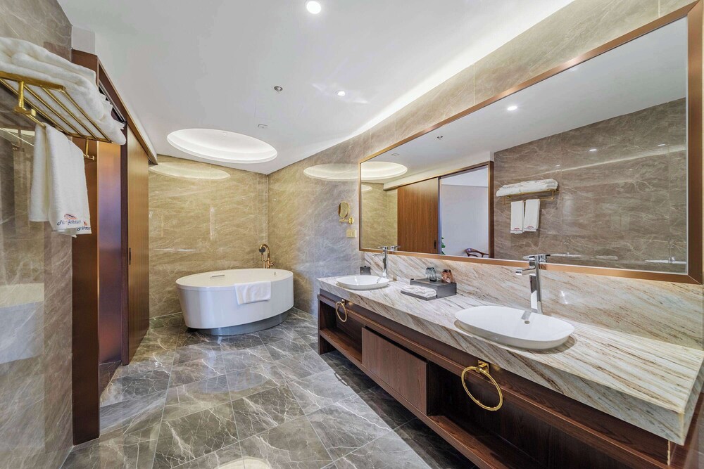 Howard Johnson Lake Serenity Hotel Neijiang 46/46