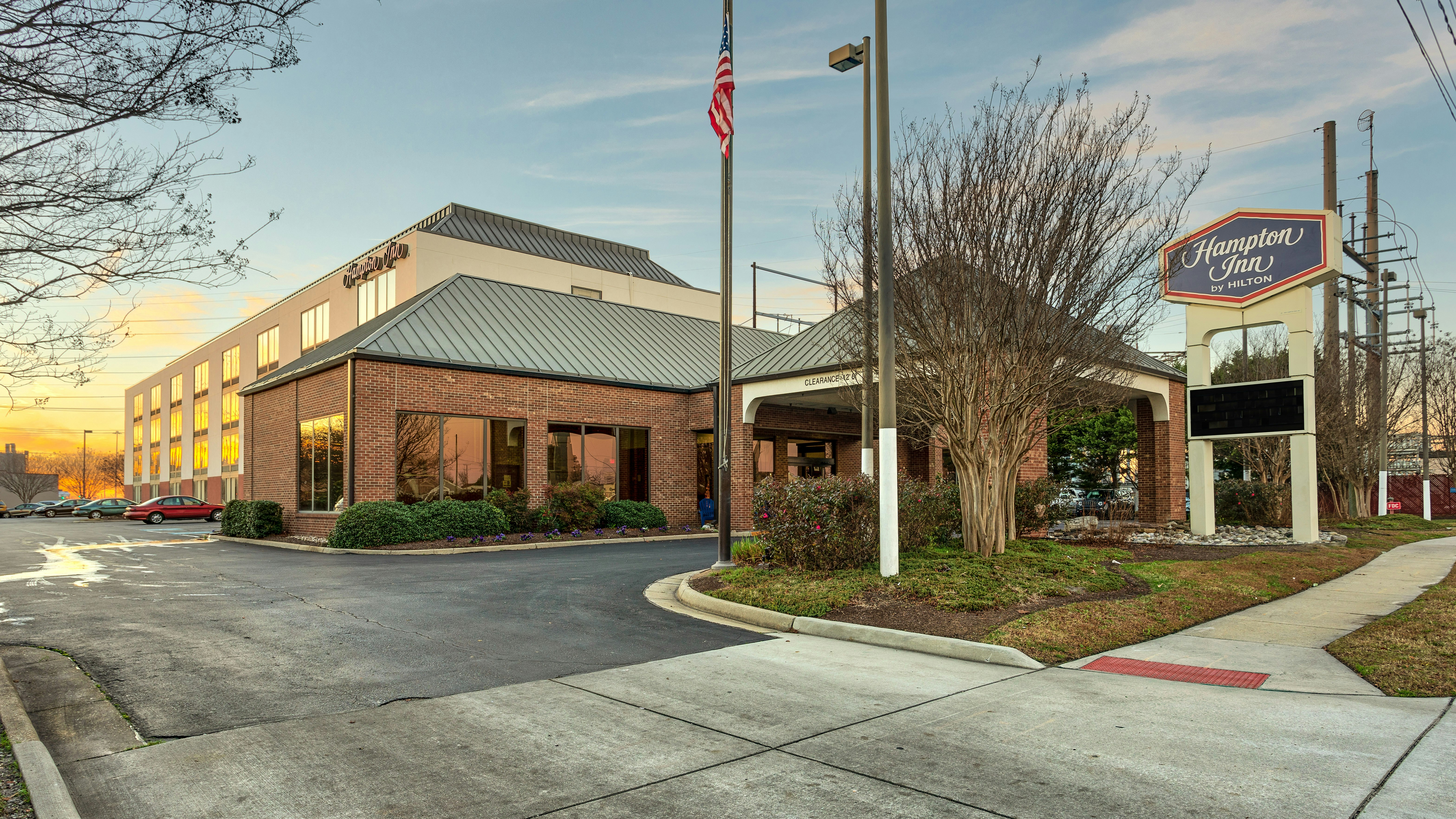 HAMPTON INN NORFOLK NAVAL BASE 40/44