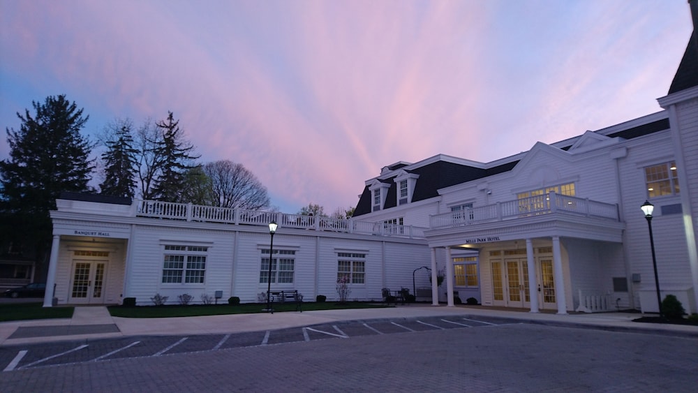 Mills Park Hotel 2/50