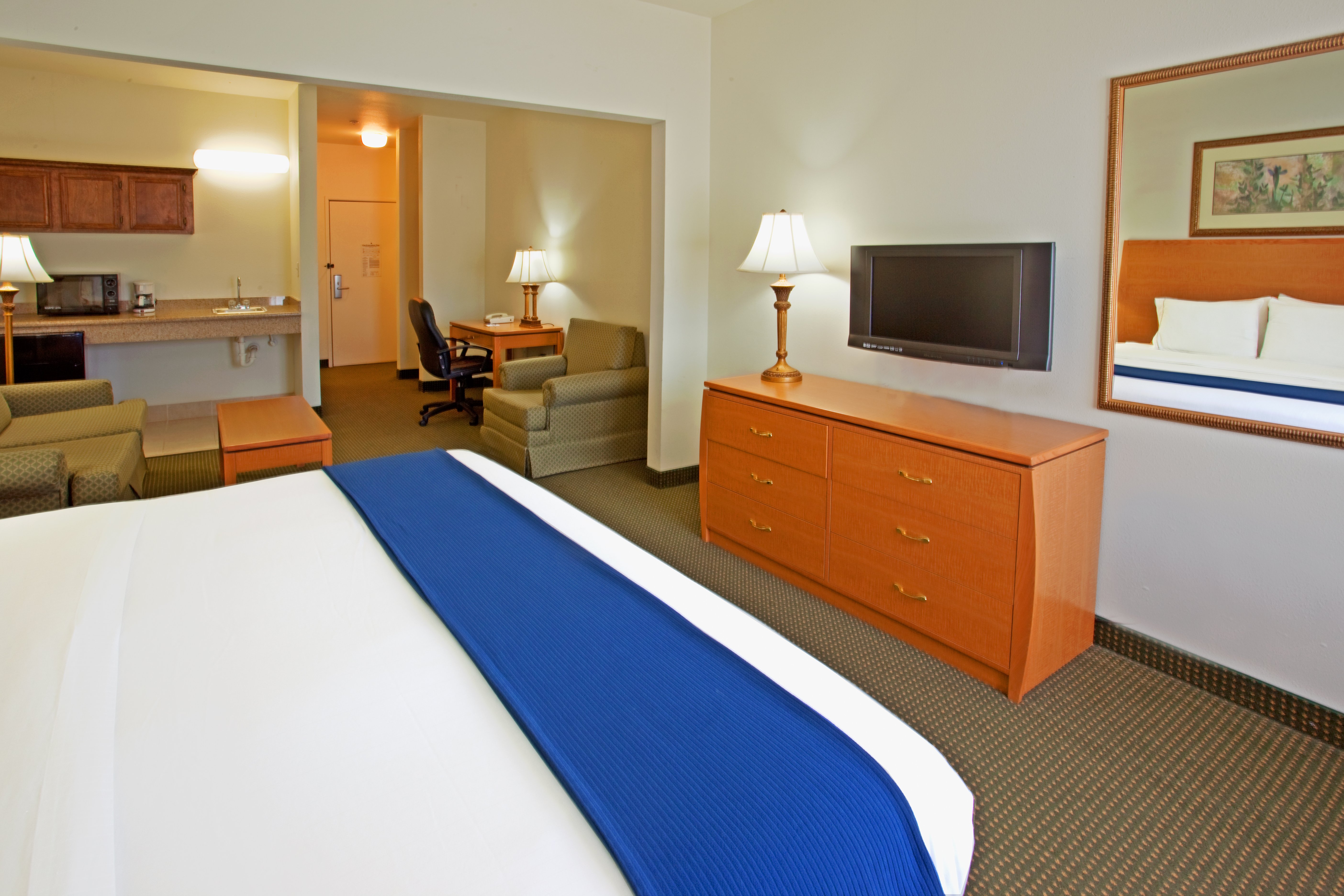 Holiday Inn Express Hotel Suites Columbus 9/24