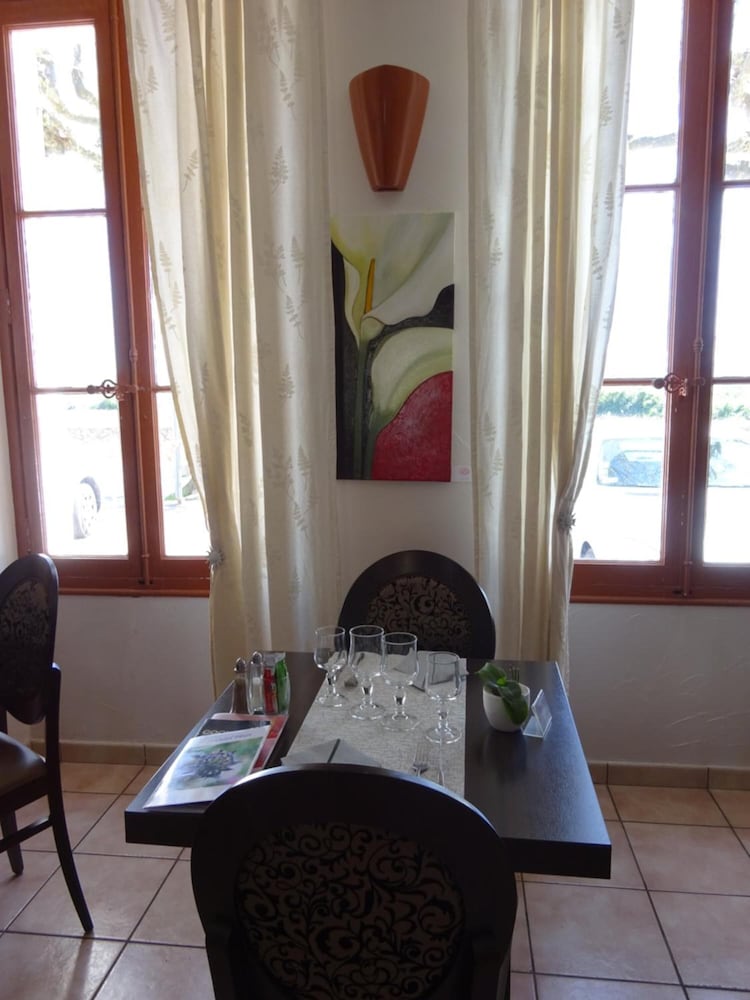 Hotel Restaurant Le Castel Fleuri 26/50