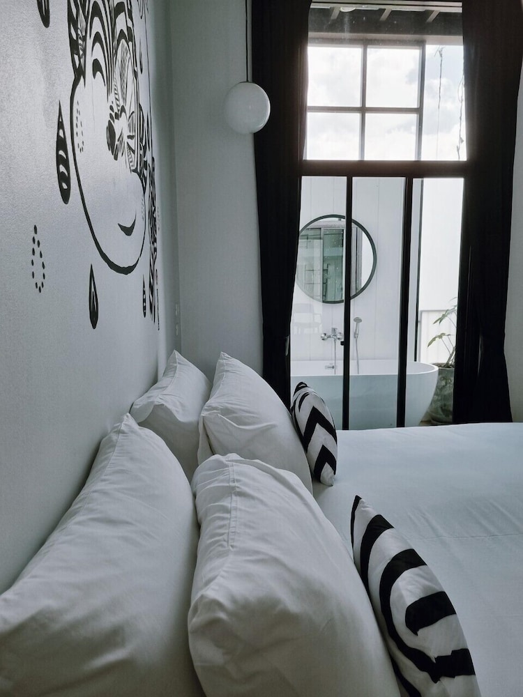 Blu Monkey Hub and Hotel Ranong 11/46