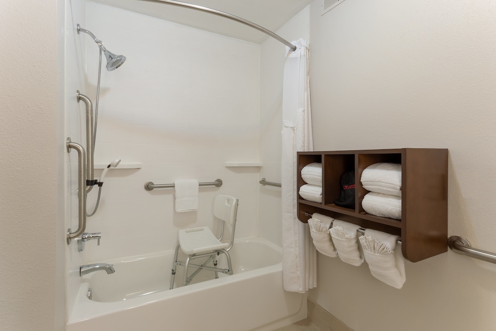 Holiday Inn Express Hotel Suites Scottsburg 19/57