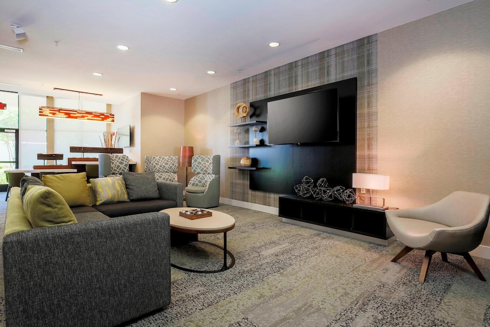 Courtyard Dallas Arlington South 33/53