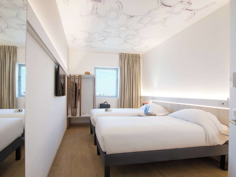 Ibis Casablanca Abdelmoumen 13/69