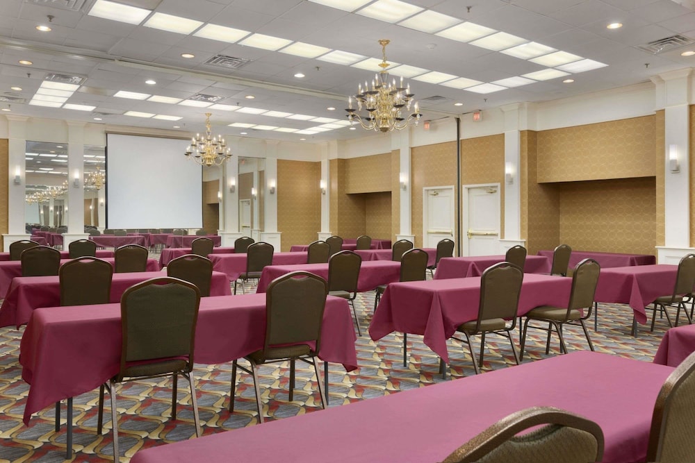 Ramada By Wyndham Rochelle Park Near Paramus 11/17