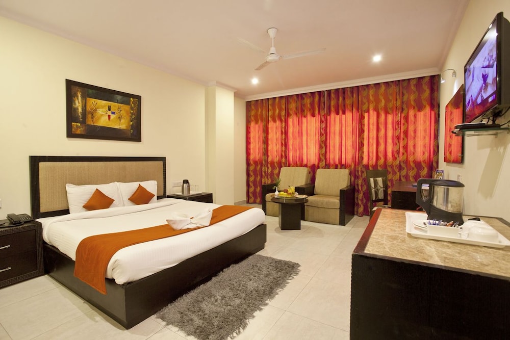 Hotel Ck International 5/50