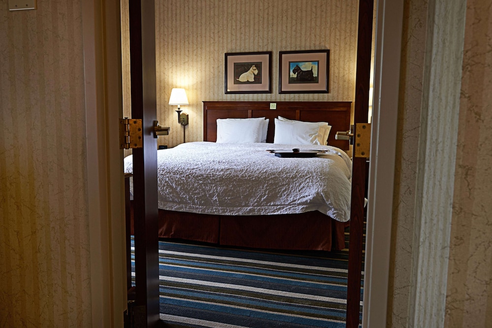 Hampton Inn Suites Scottsburg 34/82