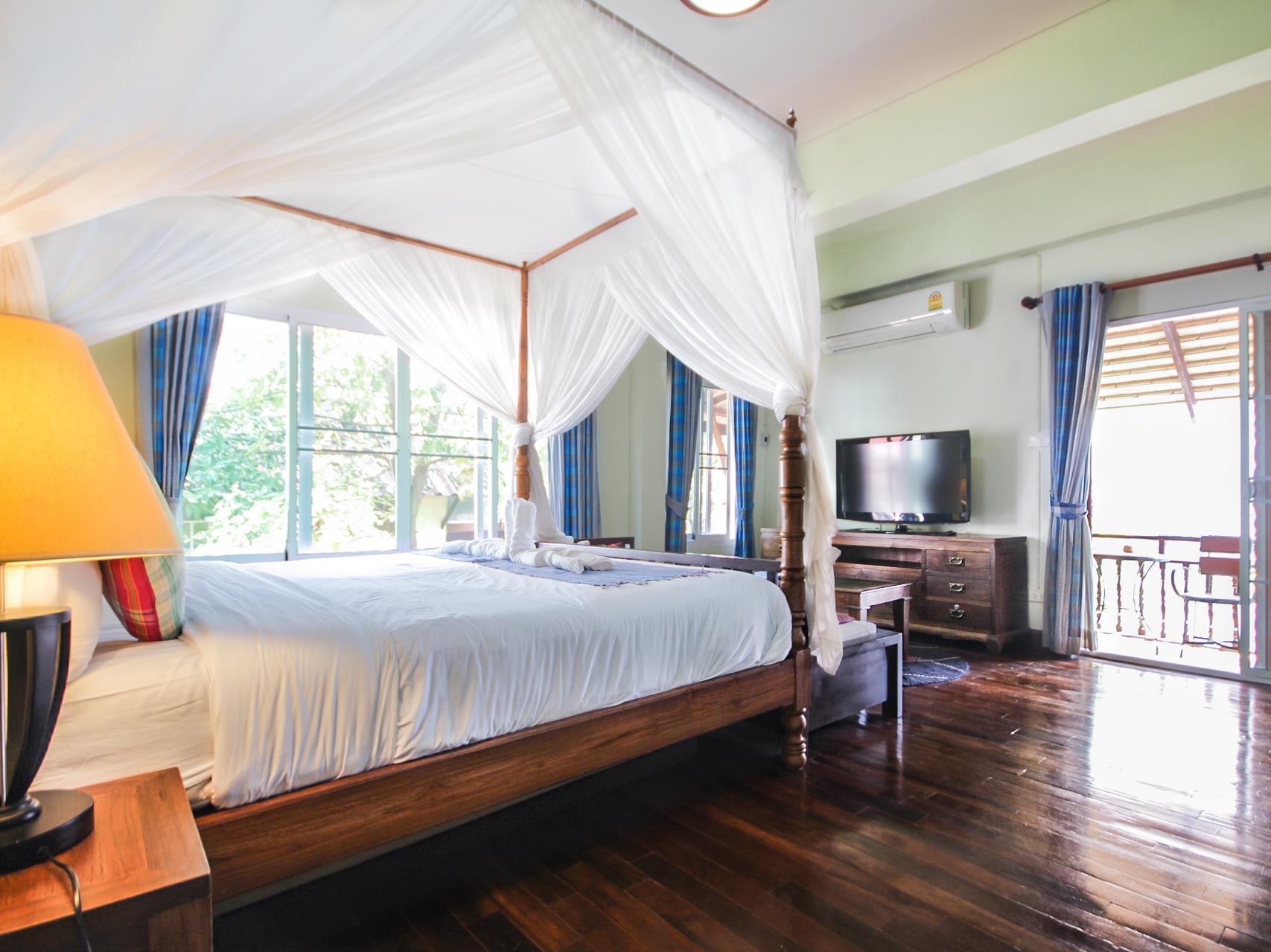 Suite, King Bed, Temple View, Terrace