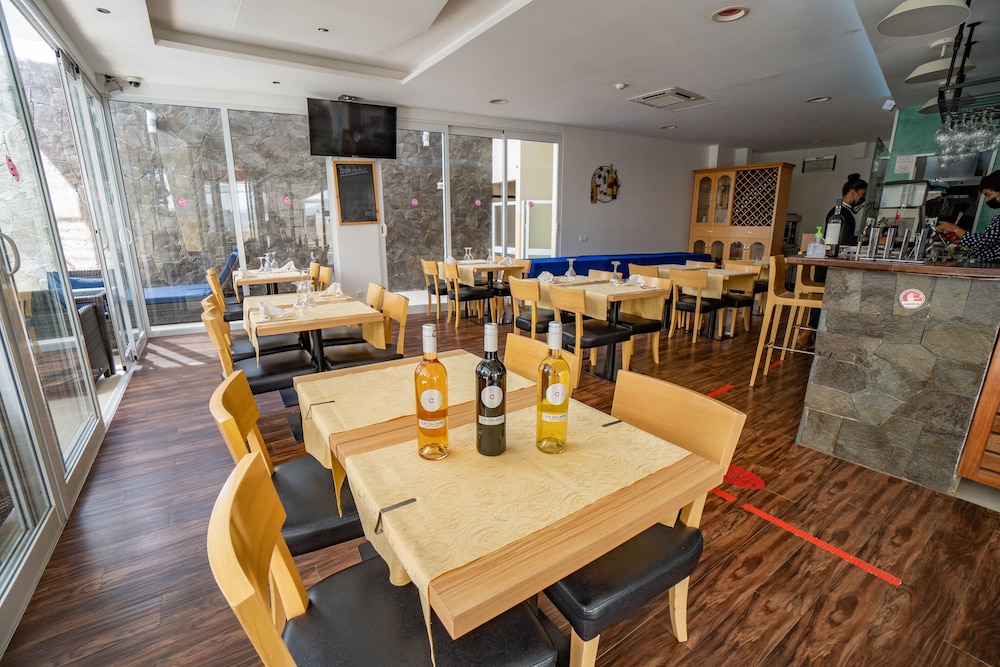 Blue Marlin Hotel 40/50