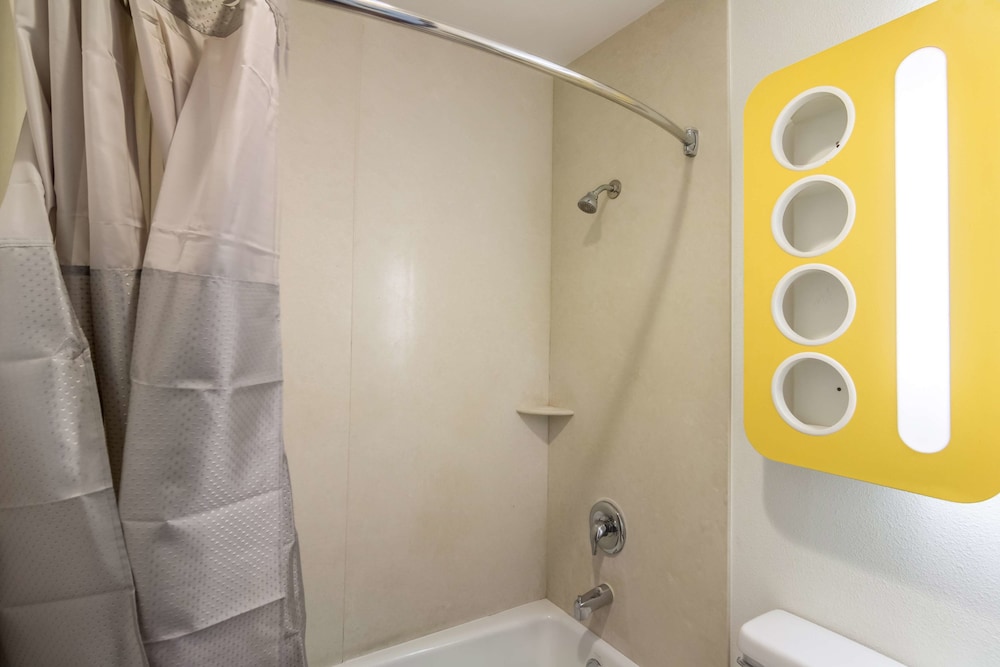 Motel6 Bell Gardens, CA - Los Angeles 36/38