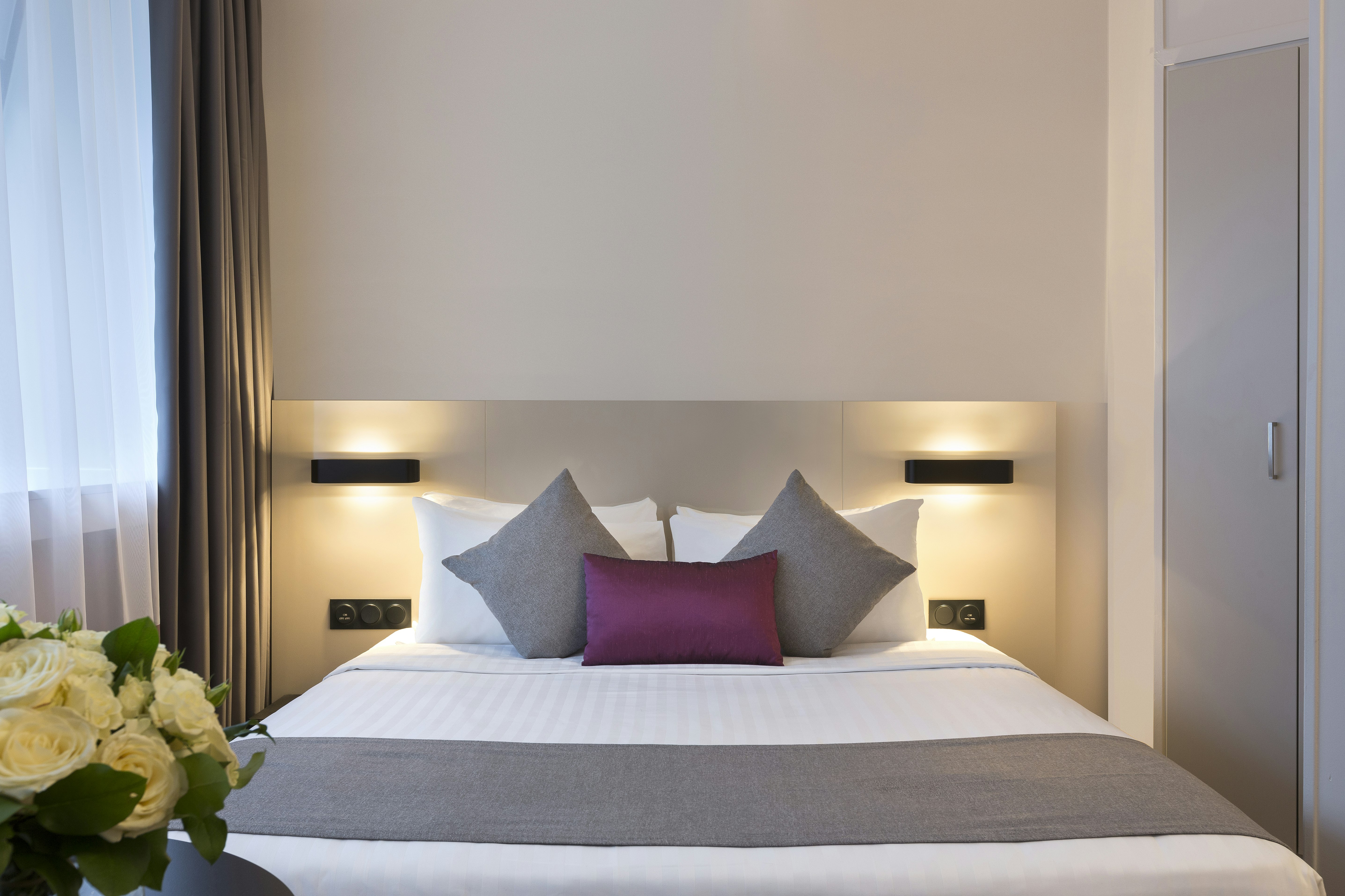 Studio, Double or Twin Bed, City View