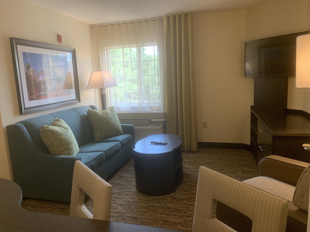 CANDLEWOOD SUITES RALEIGH CRABTREE 35/57