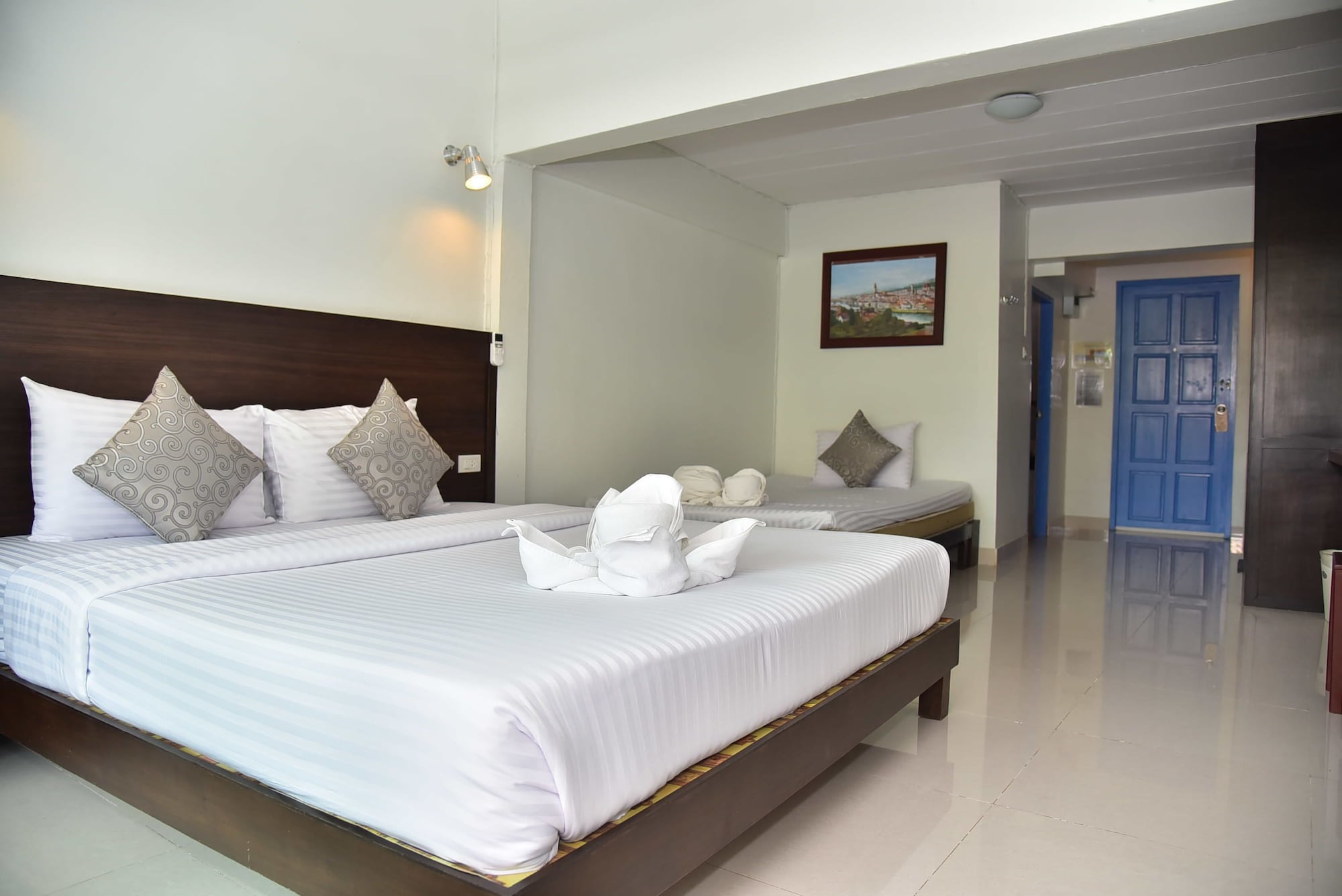DELUXE, KING BED
