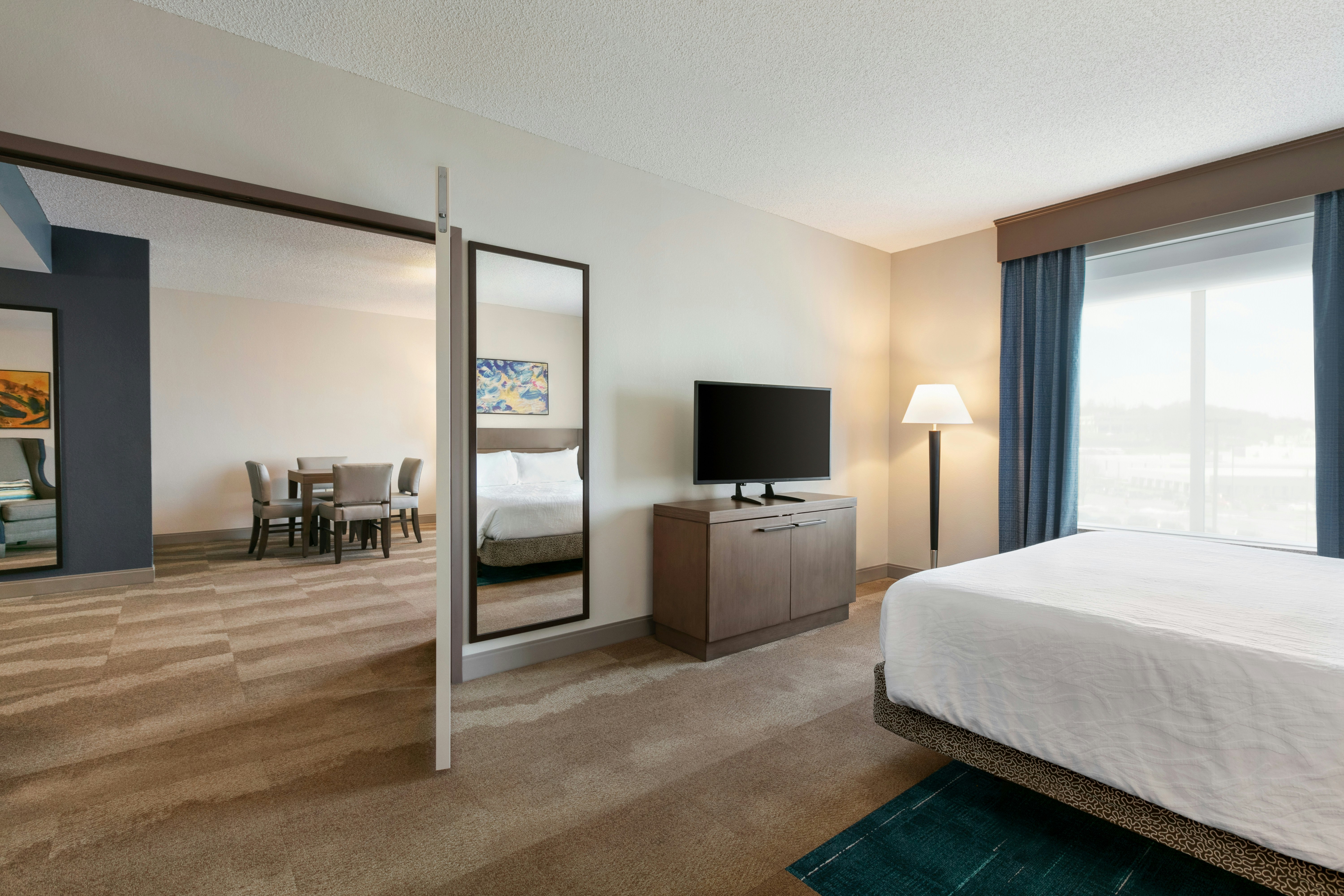 SUITE, KING BED, ACCESSIBLE