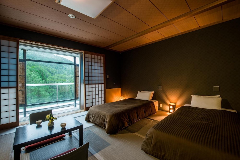 Takamiya Rurikura Resort 36/67