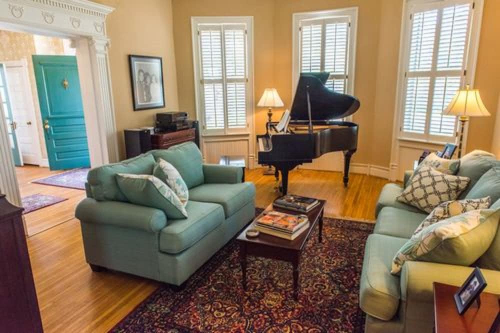 Charles Bass House Bed &amp; Breakfast 11/21