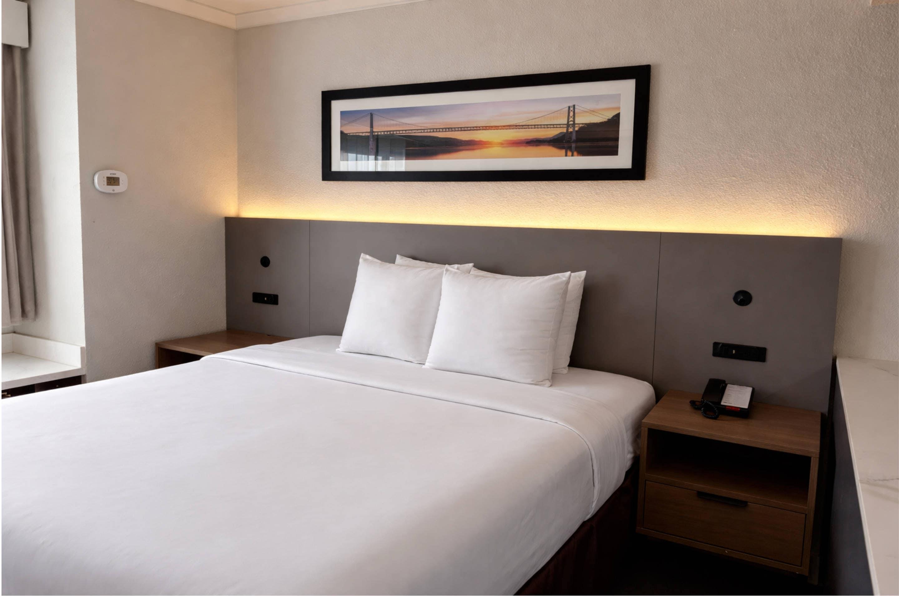 SUITE, QUEEN BED