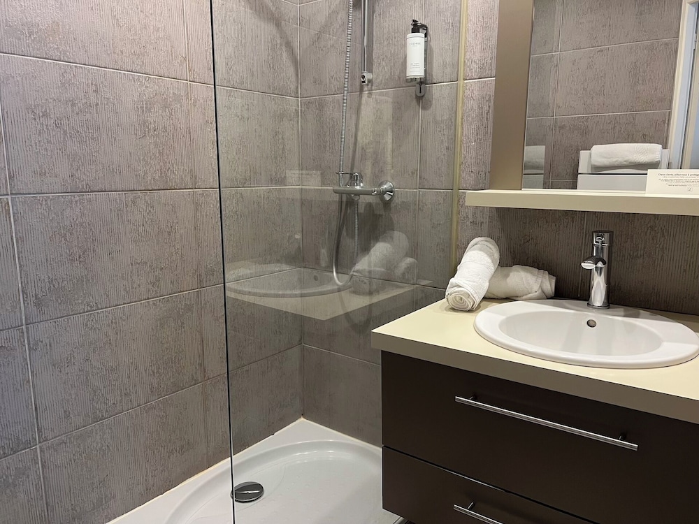 Hotel Le Trophee 75/76