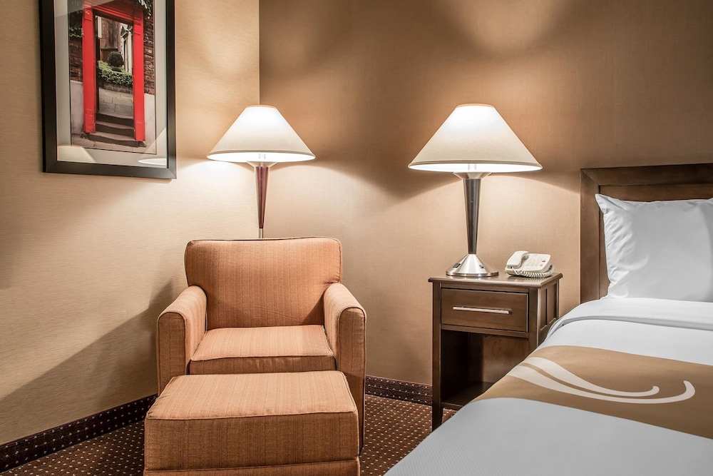 Quality Inn Elgin I-90 16/41
