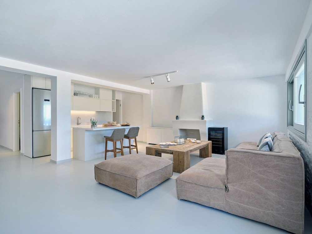 Empire Luxury Villas 30/48