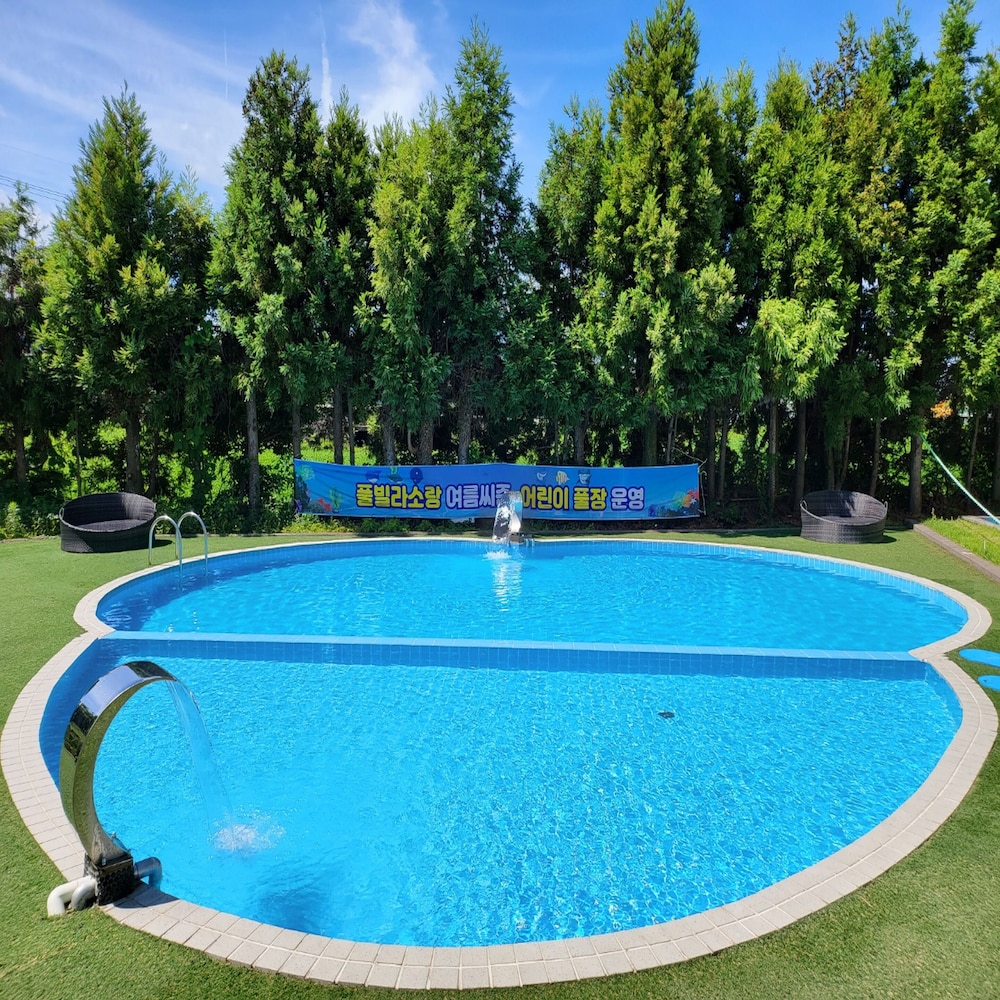 Pool & Villa Sorang 42/70