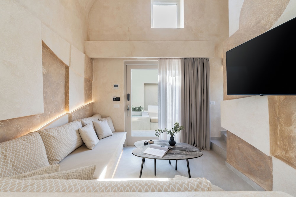 Heyday Luxury Suites 45/66
