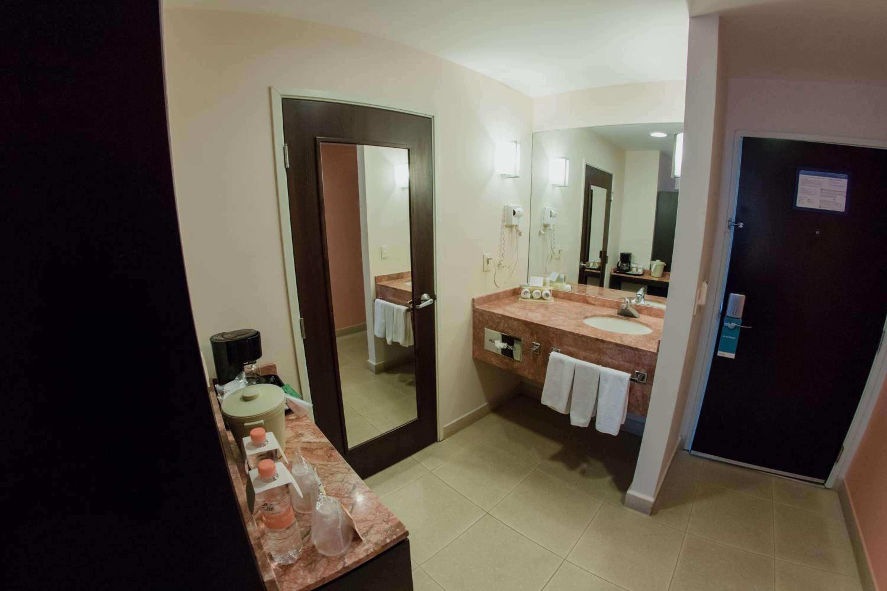غرفة بسريرين كوين لذوي الإعاقة، Excellence Express & Suites San Juan Del Rio 5/5
