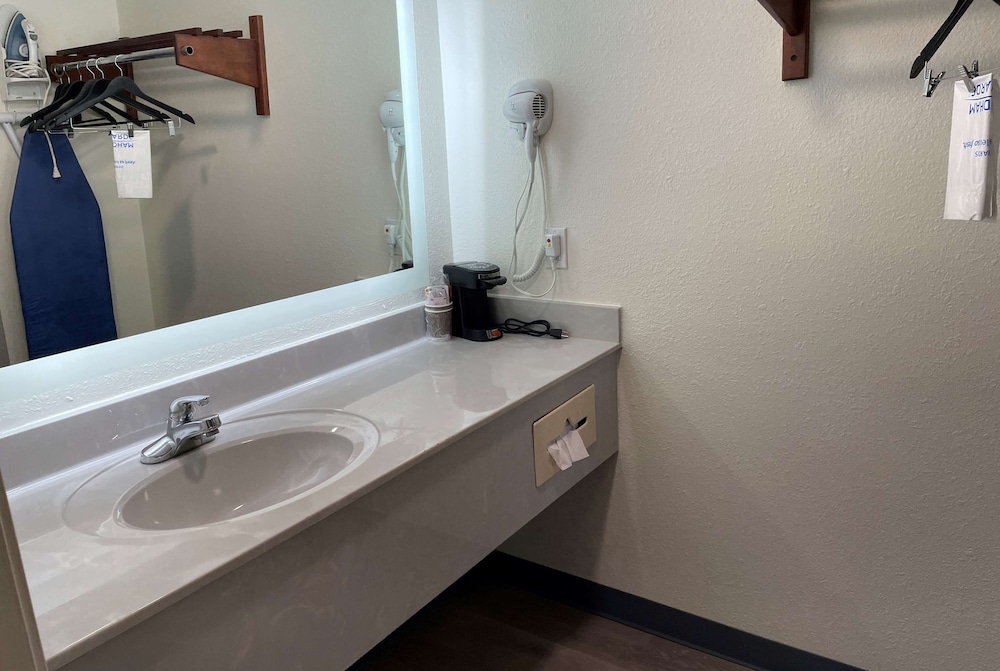 Baymont by Wyndham Biloxi Ocean Springs 36/60