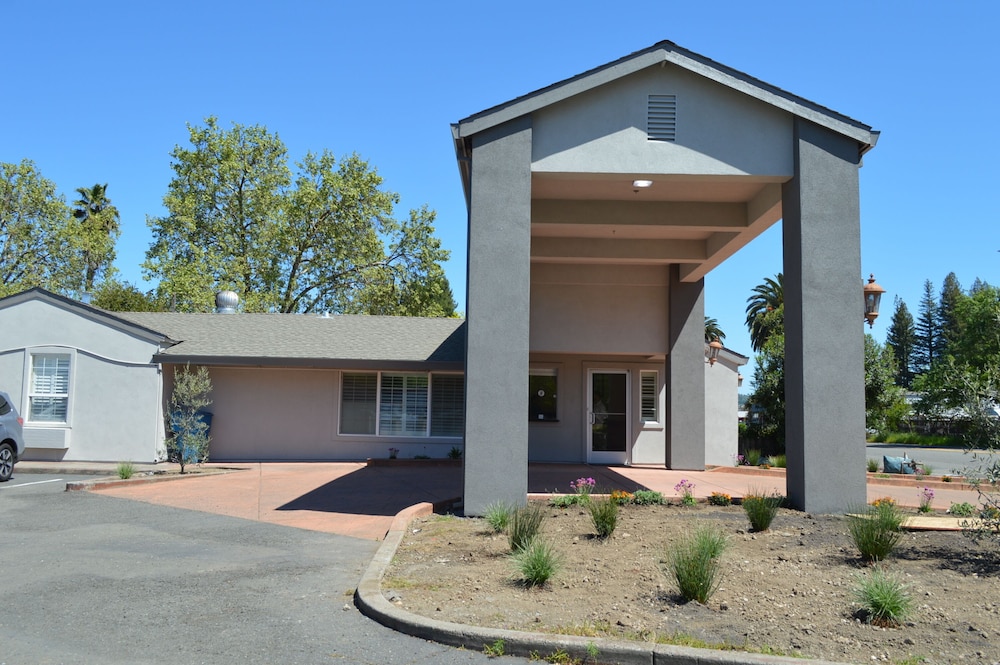 Fairview Inn And Suites Healdsburg 9/65