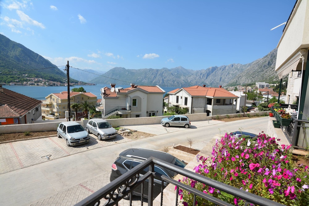 Apartments Dobrotski Dvori 58/64