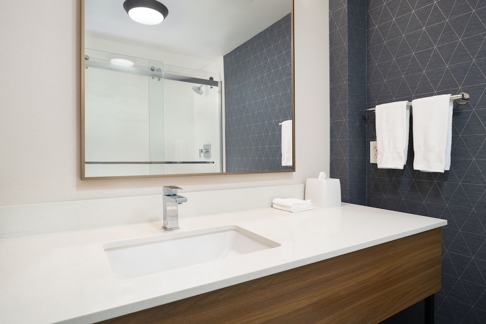 Fairfield Inn & Suites By Marriott Fresno River Park 53/54