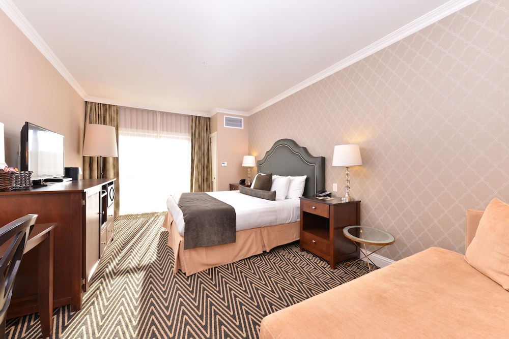 Majestic Inn & Spa 40/80