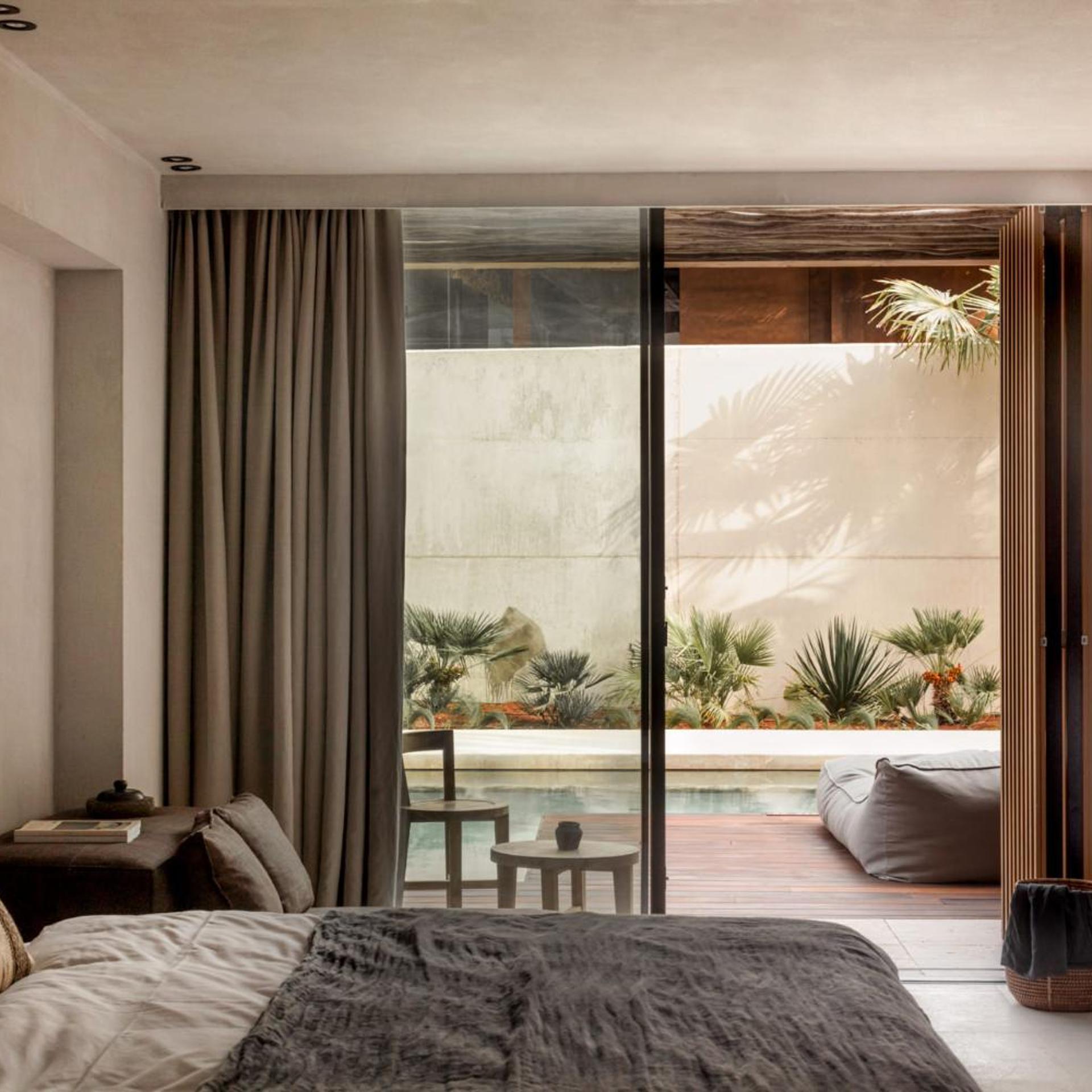 Swim Up, King Bed