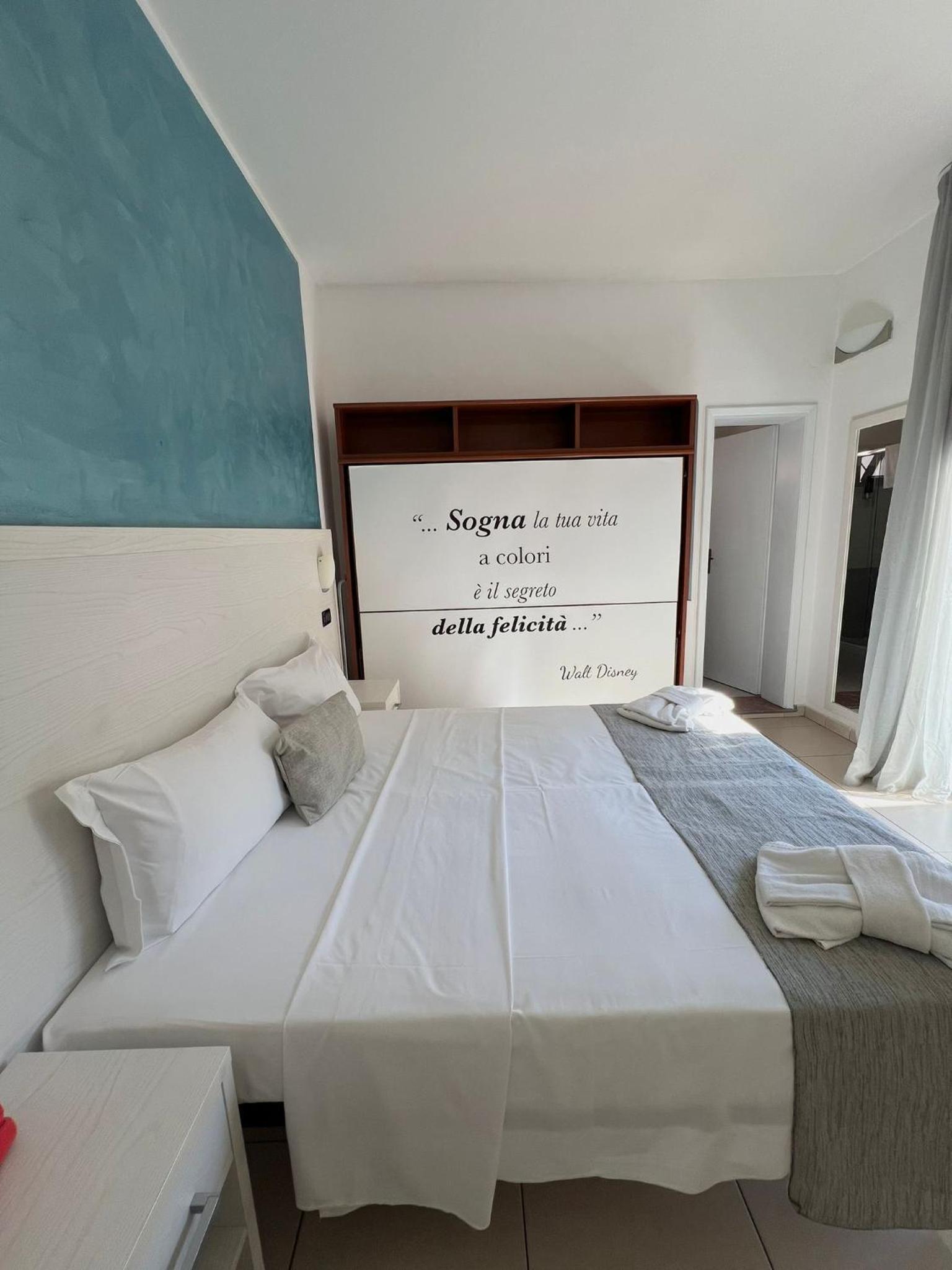 Room, Double or Twin Bed