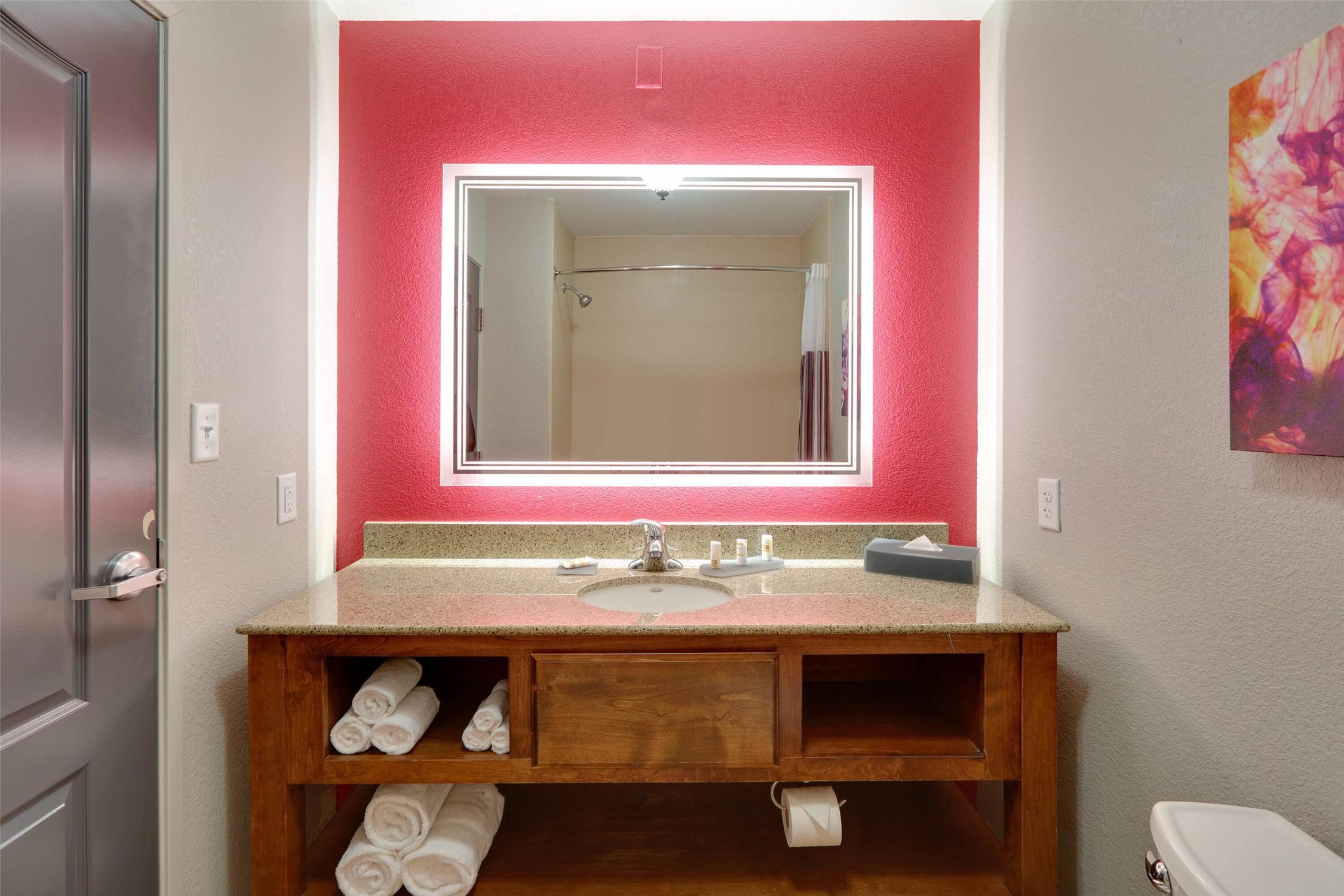 La Quinta Inn & Suites by Wyndham Dallas Love Field 22/22