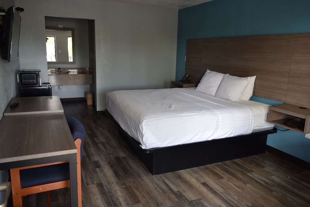 DELUXE, KING BED
