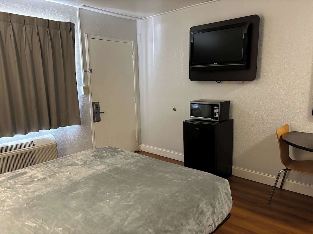 Motel6 Pensacola, FL - West 9/23