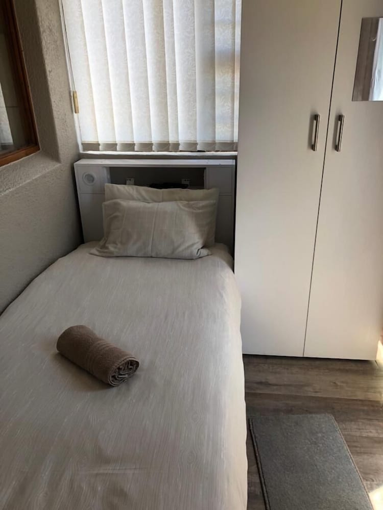 Amies Self-Catering Apartments 4/30