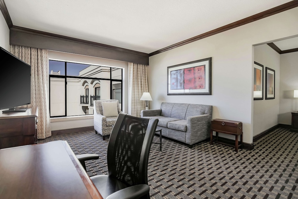 Hilton Phoenix Chandler 36/82