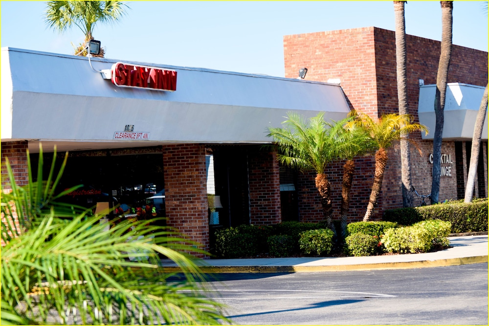 Stay Inn and Suites 2/76
