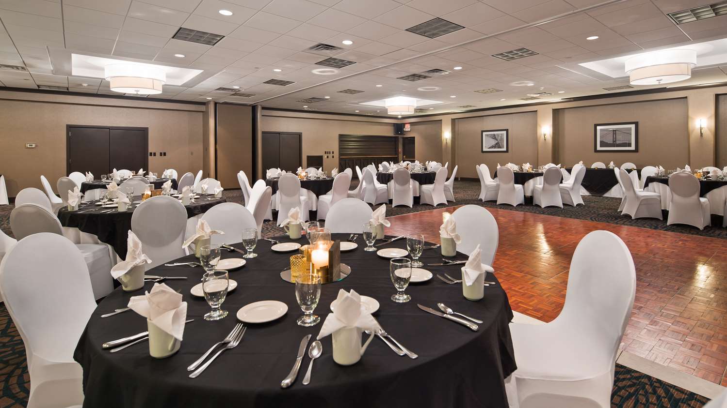 Kingston Hotel And Conference Center 25/28