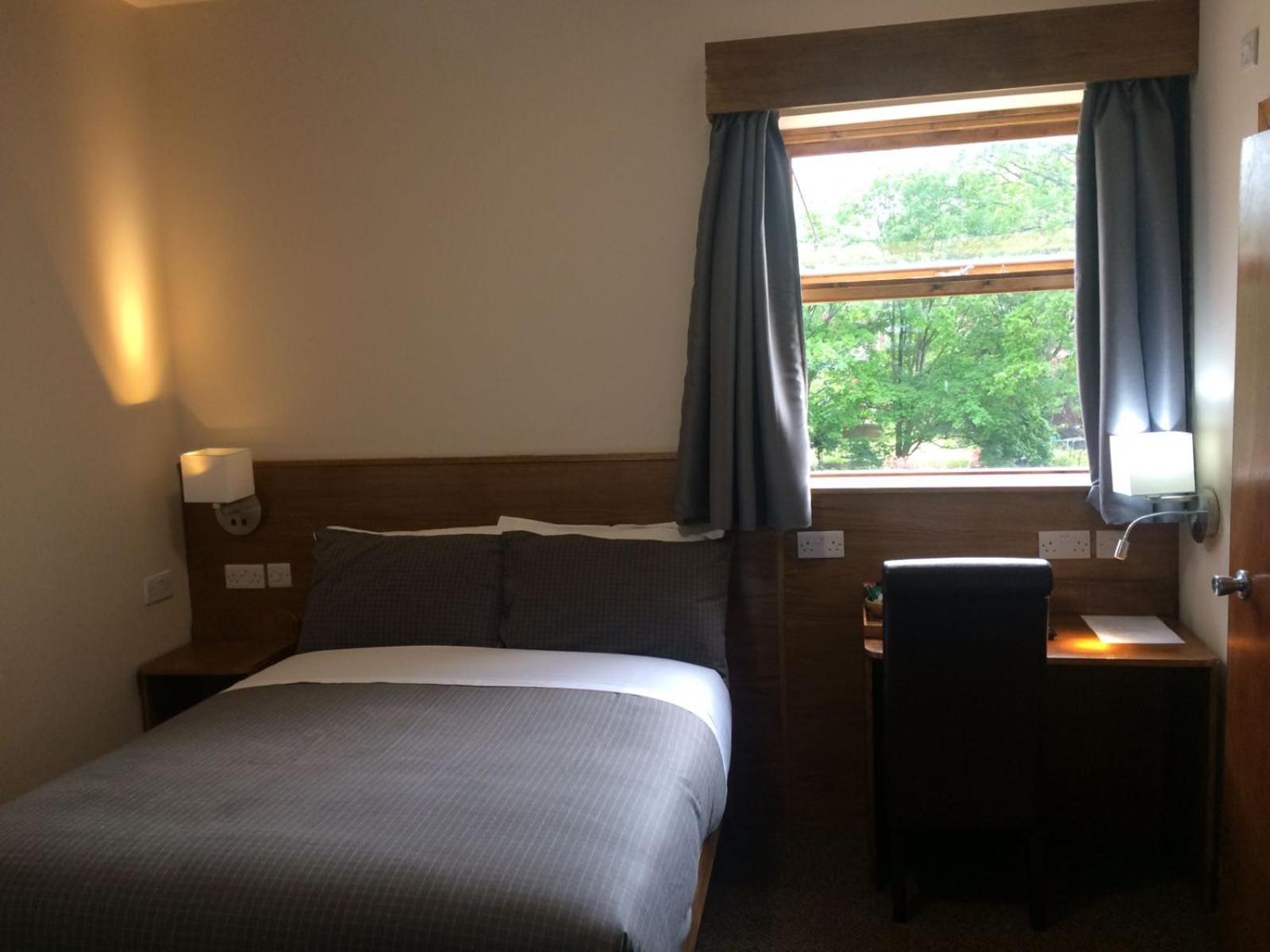 ROOM, DOUBLE BED