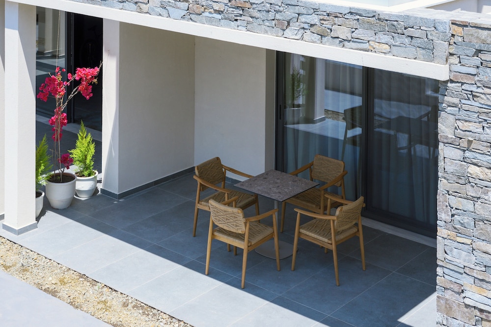Amyntas Seafront Hotel 44/58