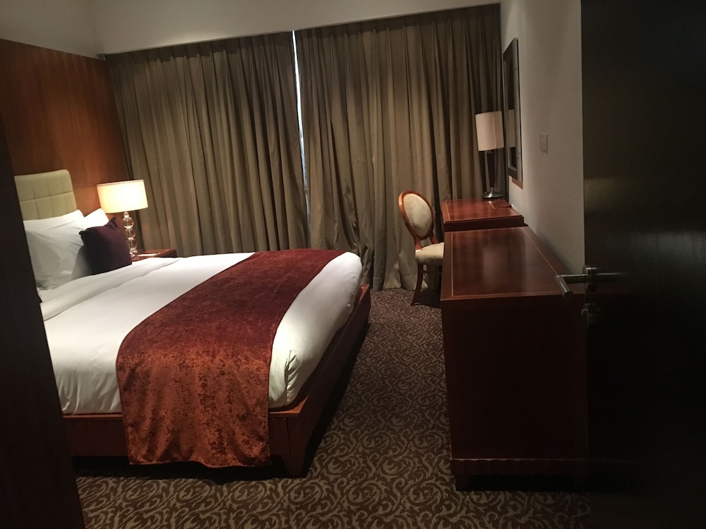 Oakwood Premier Prestige Ub City Bangaluru 8/55