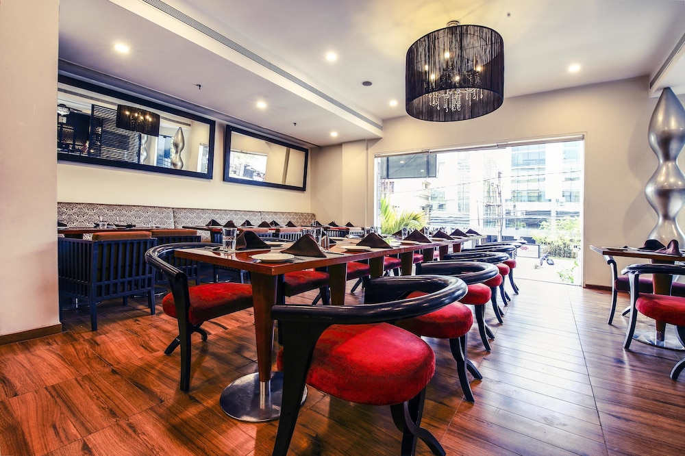 Ebony Boutique Hotel 35/50