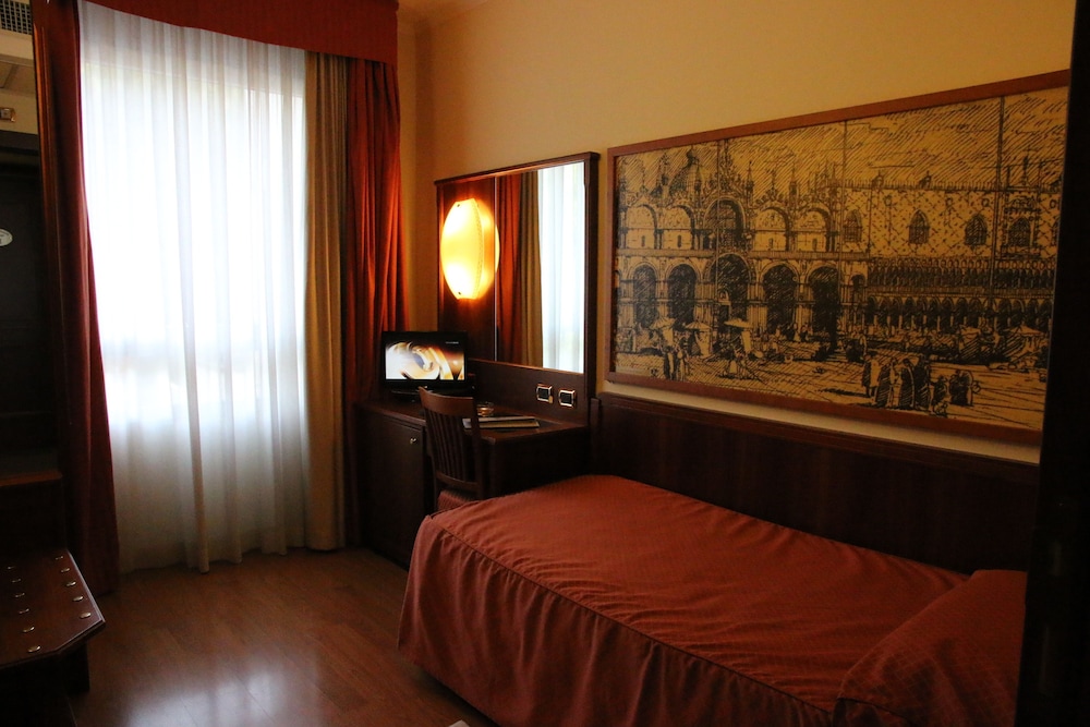 Hotel President 16/50